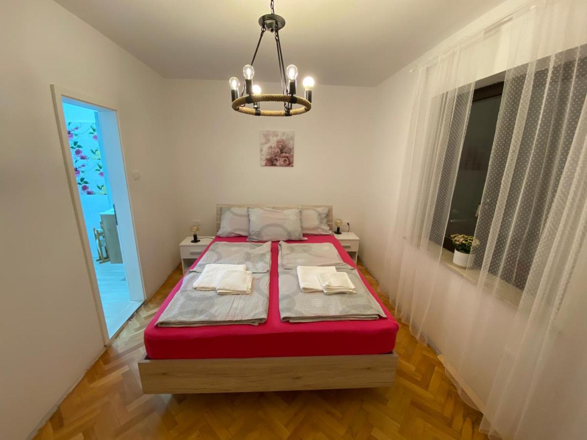 Auberge de jeunesse Sobe Kaki In Kivi à Izola Extérieur photo