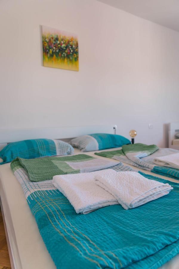 Auberge de jeunesse Sobe Kaki In Kivi à Izola Extérieur photo